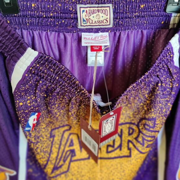 Mitchell & Ness 2009 Los Angeles Lakers Gradient Spray Paint HWC Shorts Large - Picture 4 of 6